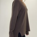 maglia con scollo a v e spacchi laterali monaco